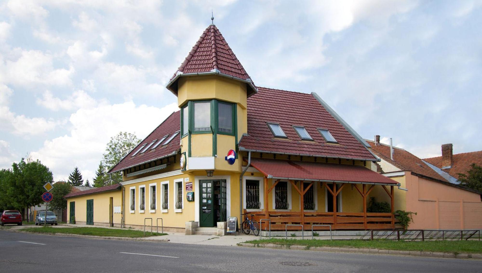 Aliz Vendeghaz Hotel Bekescsaba Exterior photo
