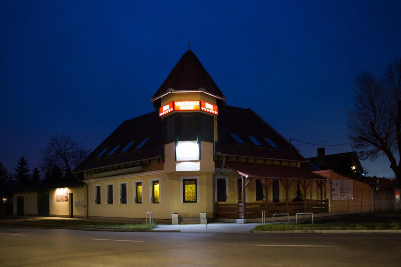 Aliz Vendeghaz Hotel Bekescsaba Exterior photo