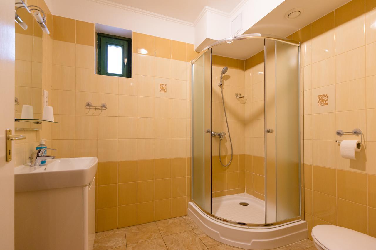 Aliz Vendeghaz Hotel Bekescsaba Exterior photo