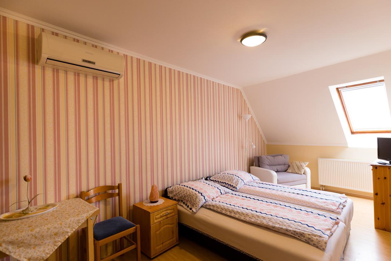 Aliz Vendeghaz Hotel Bekescsaba Exterior photo
