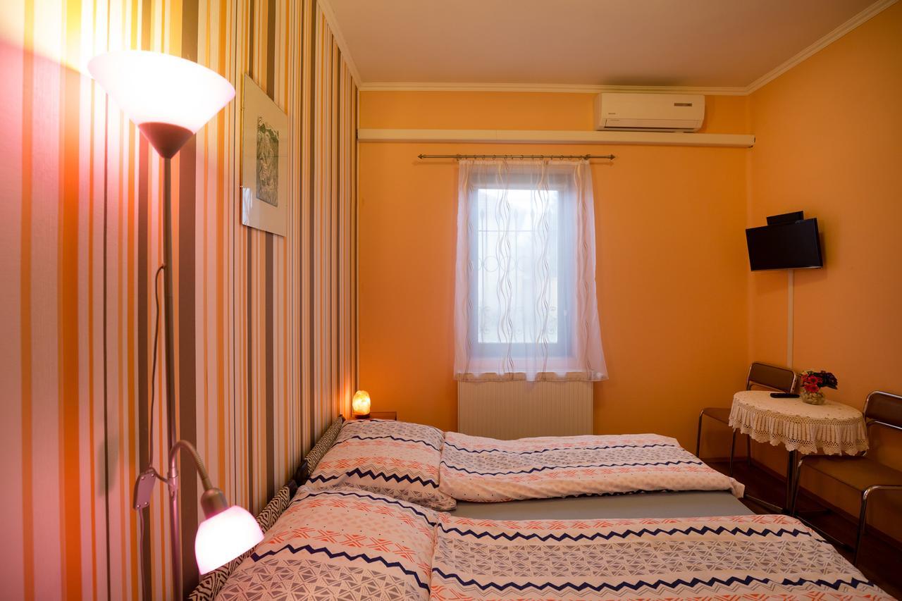 Aliz Vendeghaz Hotel Bekescsaba Exterior photo