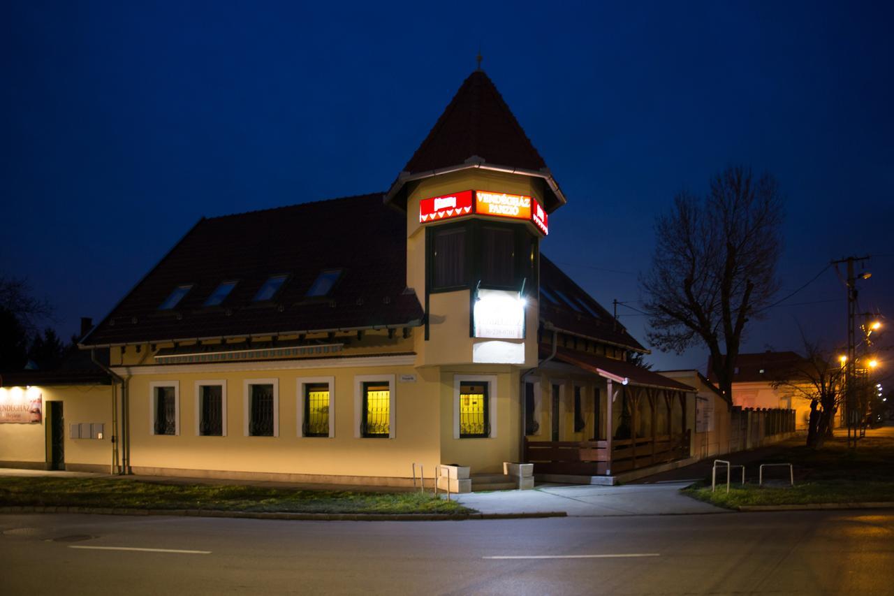 Aliz Vendeghaz Hotel Bekescsaba Exterior photo